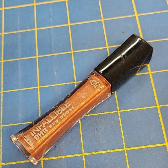 L'Oreal Other - L'Oreal Infallible 8HR Pro Gloss 825 New